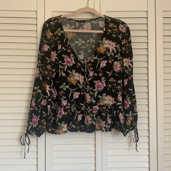American Eagle Outfitters Tops - AE Floral Blouse